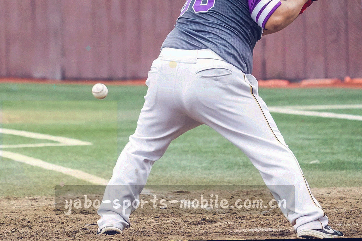 球门网格与球场白线局部特写，网格交叉点带编号标注